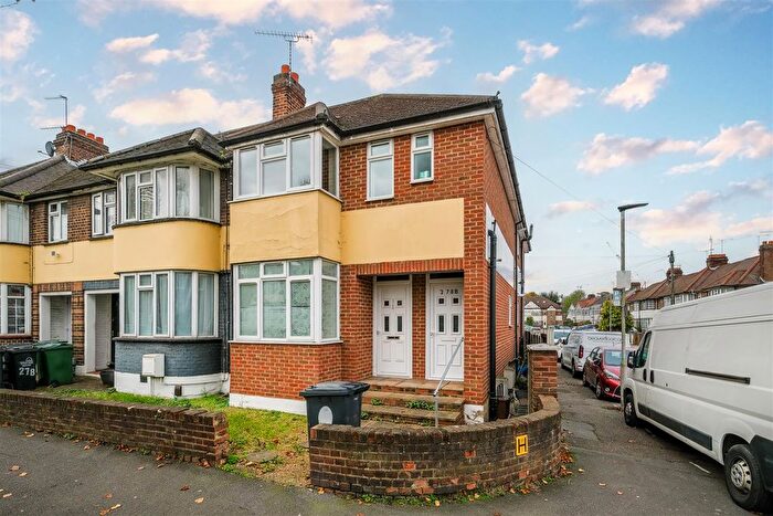 2 Bedroom Flat To Rent In Hall Lane, Chingford, London, E4