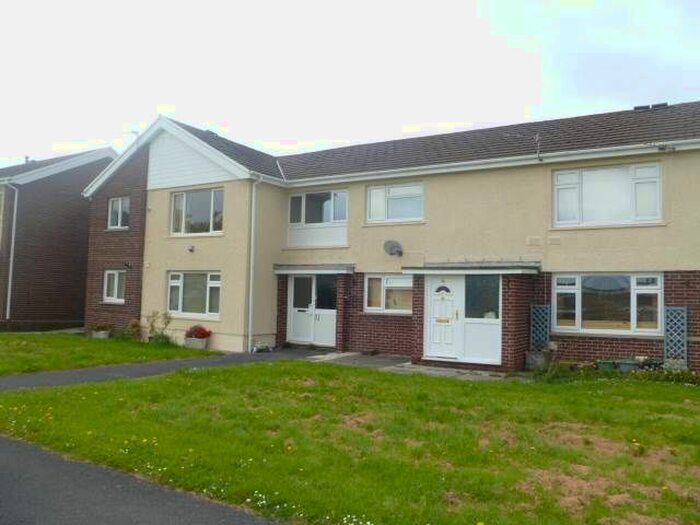 2 Bedroom Flat To Rent In Maespiode, Llandybie, Ammanford, SA18