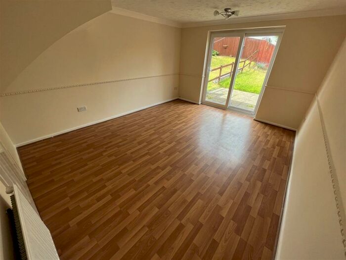 2 Bedroom House To Rent In Spring Meadow, Tipton, DY4