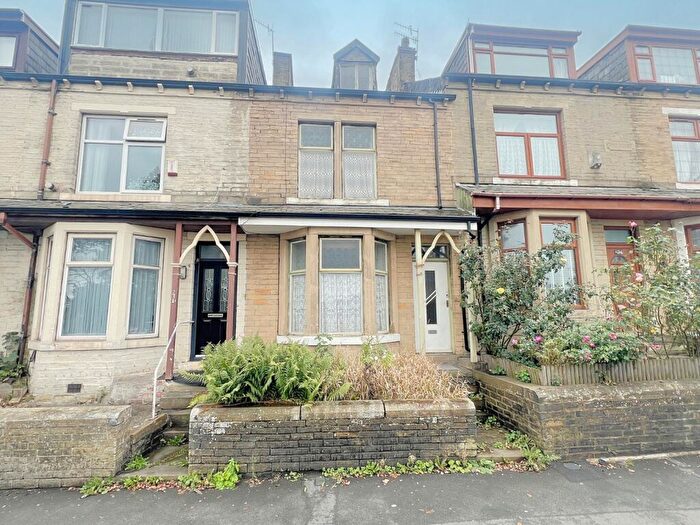 4 Bedroom Terraced House For Sale In Legrams Lane, Lidget Green, Bradford, BD7