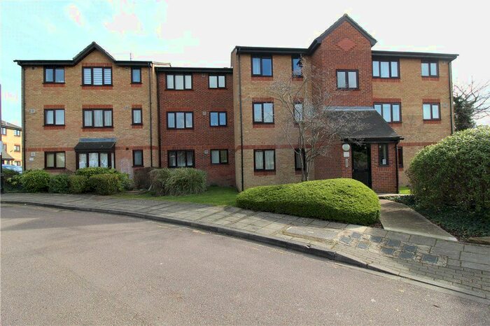 1 Bedroom Flat To Rent In Chartwell Close, Greenford, UB6