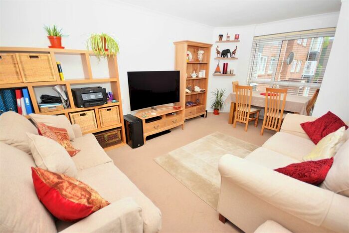1 Bedroom Flat To Rent In Sheldrick Close, Colliers Wood, London SW19