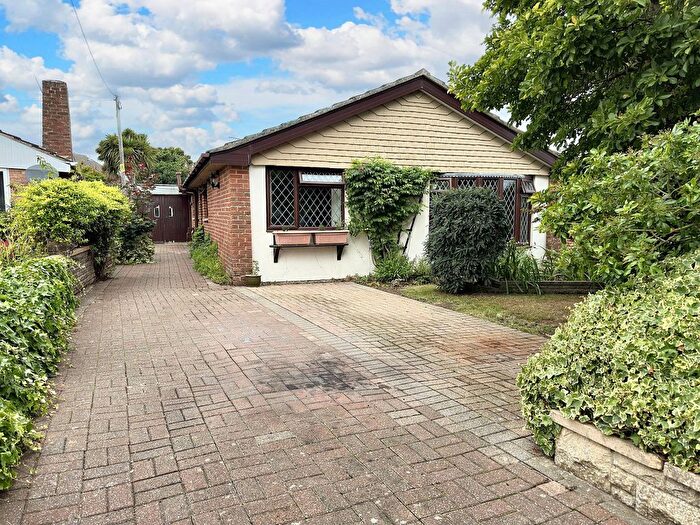 3 Bedroom Detached Bungalow For Sale In Southbourne Avenue, Holbury, SO45