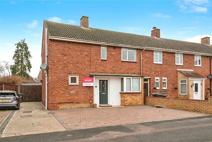 3 Bedroom End Terrace House For Sale In Oak Crescent, Biggleswade, Bedfordshire, SG18