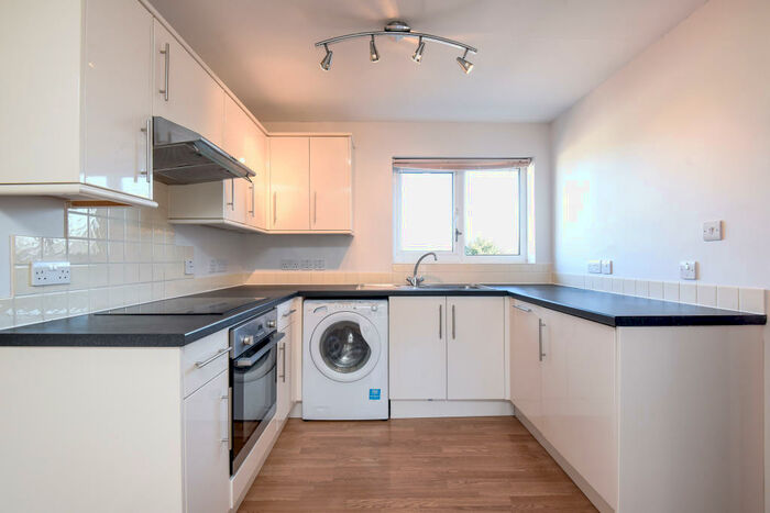 2 Bedroom Apartment To Rent In Badgers Close, Forest Hill, OX33