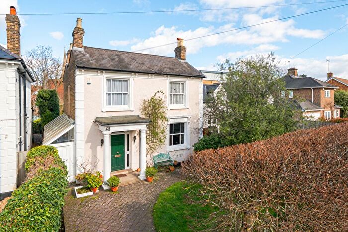 4 Bedroom Detached House For Sale In Princes Road, Weybridge, KT13