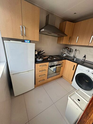 1 Bedroom Flat To Rent In Park Road, London, NW4