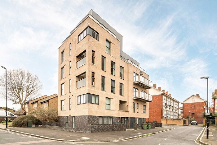 1 Bedroom Flat For Sale In Church Street, London, E15