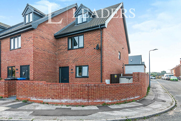 4 Bedroom Town House To Rent In Stanley Road, Oulton Broad, Lowestoft, NR33