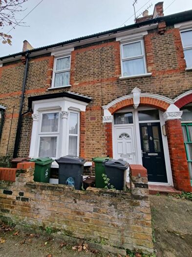 2 Bedroom Flat To Rent In Brighton Avenue, London, E17