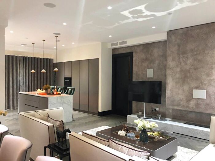 2 Bedroom Flat To Rent In Vauxhall Bridge Road, London, SW1V