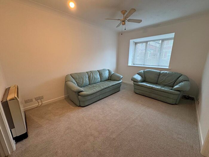 1 Bedroom Flat To Rent In Cobbett Road, Bitterne, SO18