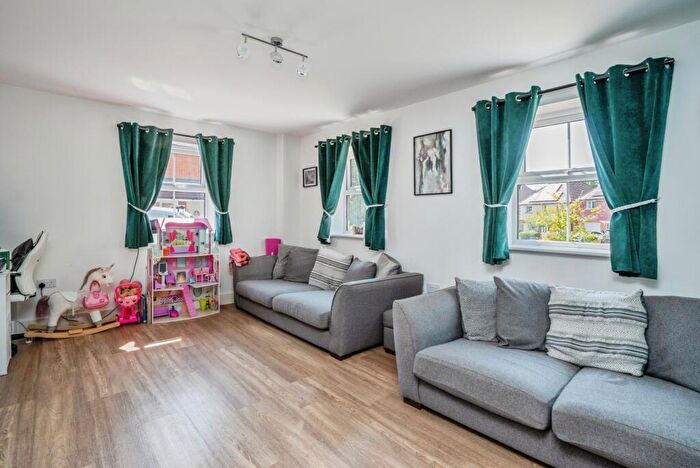 3 Bedroom Semi-Detached House For Sale In Merritt Way, Waterlooville, Hampshire, PO8