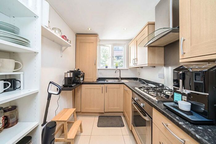 2 Bedroom Flat For Sale In Uxbridge Road, Ealing, W5