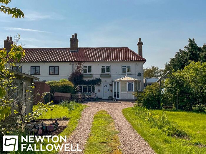 3 Bedroom Cottage For Sale In Long Row, Fledborough, NG22