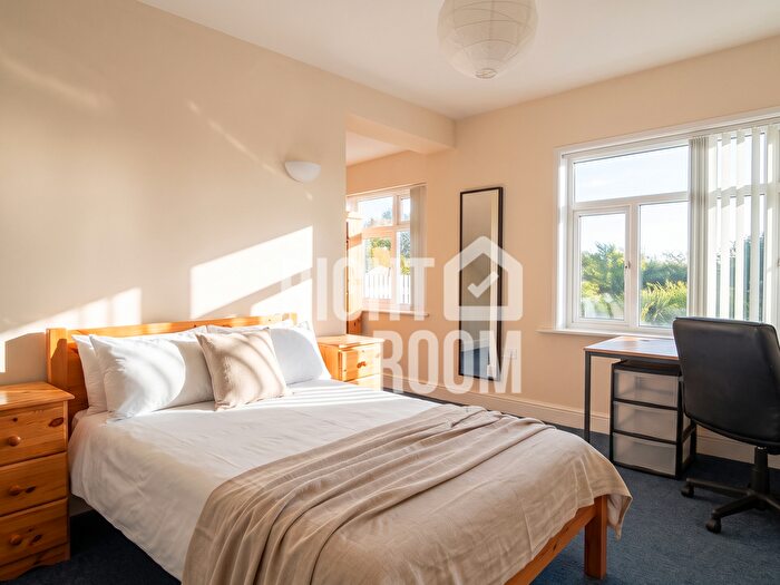 4 Bedroom Flat To Rent In Bed Apartment, Portswood Road, Southampton, SO17