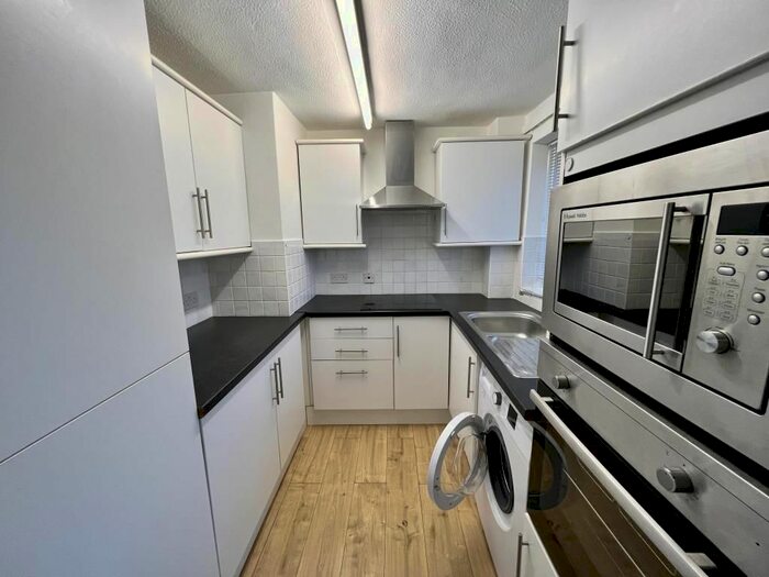 2 Bedroom Flat To Rent In Bracknell, Berkshire, RG42