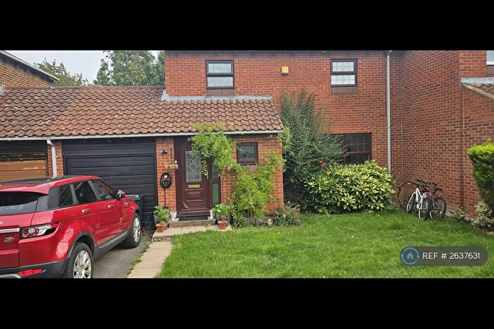 3 Bedroom Semi-Detached House To Rent In Chilcombe Way, Lower Earley, Reading, RG6
