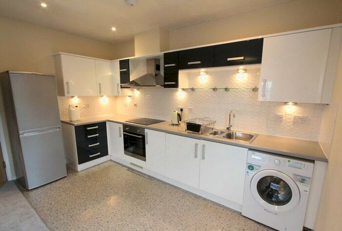 2 Bedroom Flat To Rent In Warwick Road, Banbury, Oxon, OX16