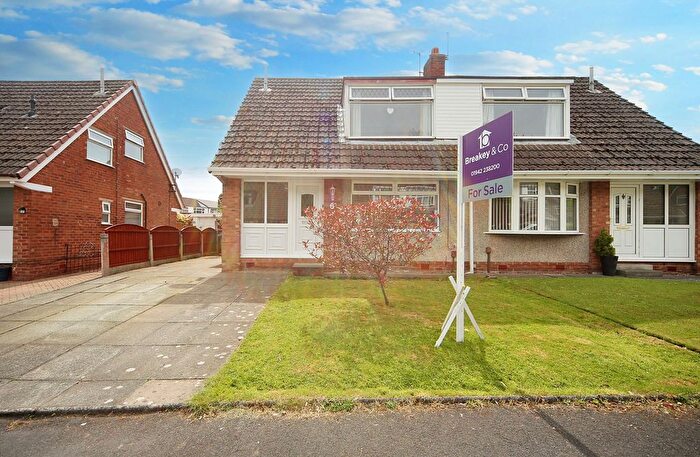 3 Bedroom Semi-Detached House For Sale In Costessey Way, Wigan, WN3