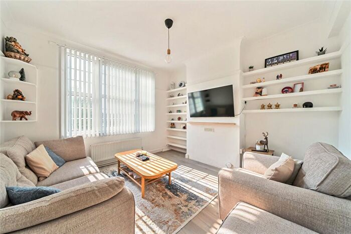 2 Bedroom Apartment For Sale In Burnt Ash Hill, Lee, SE12