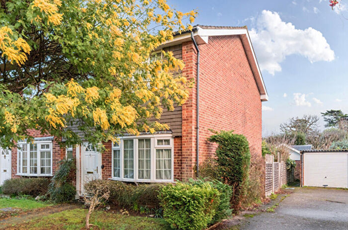 3 Bedroom End Of Terrace House For Sale In Victoria Way, Weybridge, Surrey, KT13