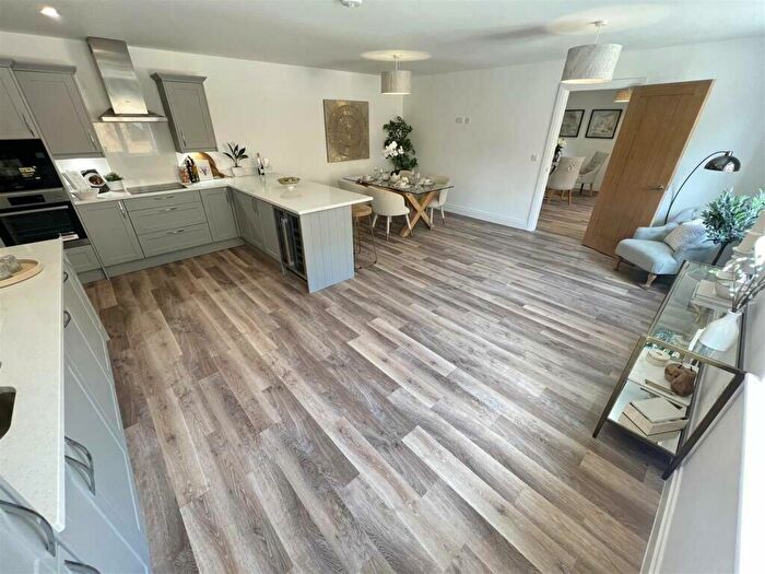 3 Bedroom End Of Terrace House For Sale In Barnston, Wirral, CH61