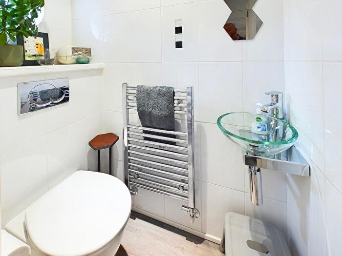 3 Bedroom Town House For Sale In Byron Mews, BD16