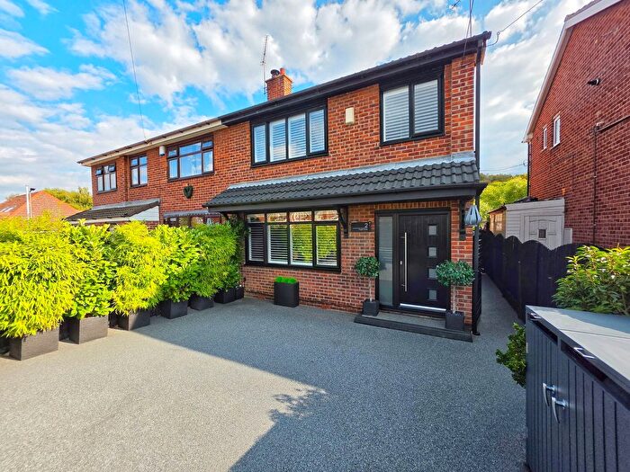 3 Bedroom Semi-Detached House For Sale In Tingle Close, Hemingfield, Barnsley, S73