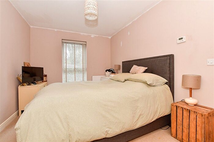 2 Bedroom Flat For Sale In Medway Road, Tunbridge Wells, Kent, TN1