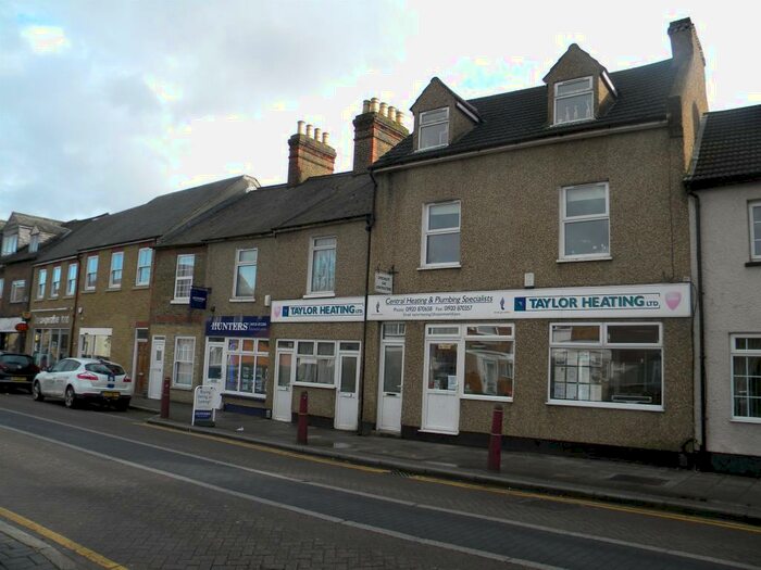 2 Bedroom Ground Flat To Rent In High Street, Stanstead Abbotts, Herts, SG12