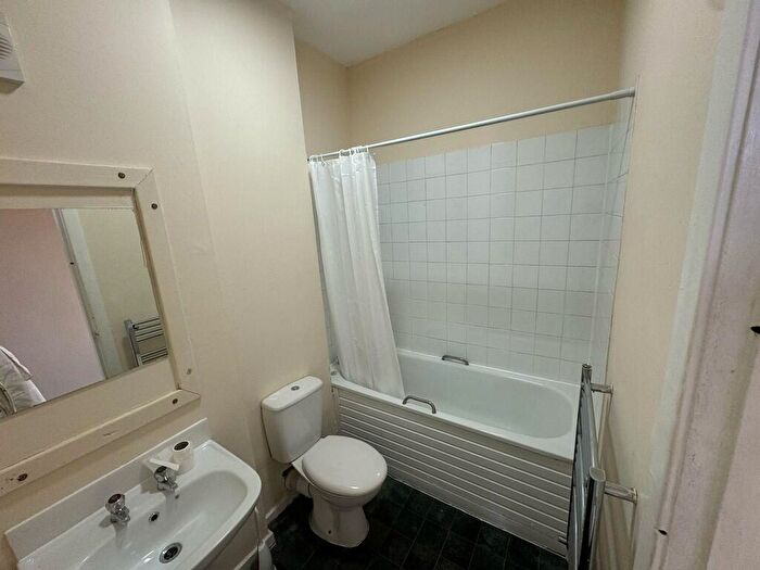 1 Bedroom Flat To Rent In Govan Road, S-Govan, G51