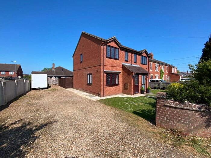 2 Bedroom House To Rent In Woodrow Road, Melksham, SN12