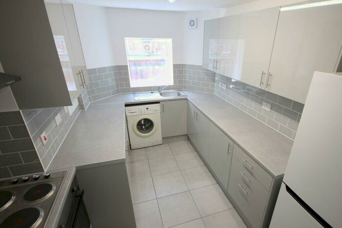 5 Bedroom Terraced House To Rent In Ebberston Terrace, Hyde Park, Leeds, LS6