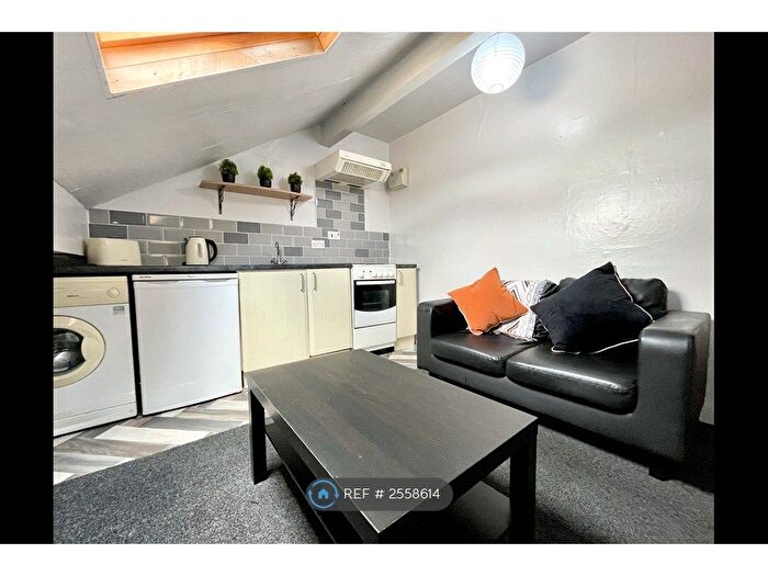 1 Bedroom Flat To Rent In Aston View, Leeds, LS13