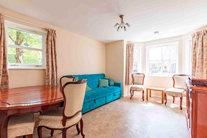 2 Bedroom Flat To Rent In Lt St Leonards Street, Edinburgh, EH8
