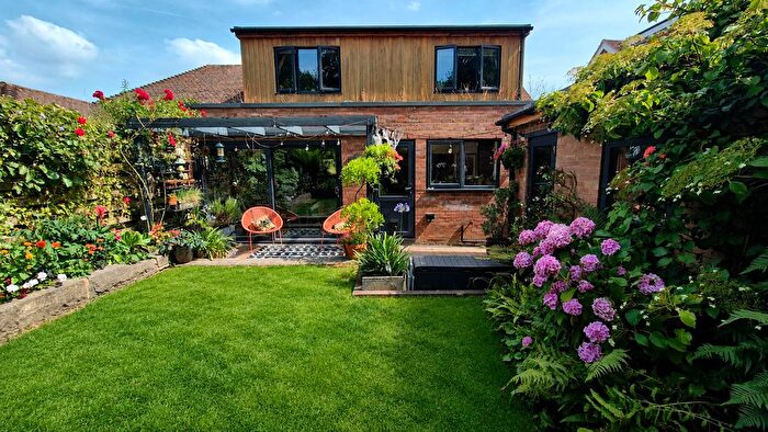 4 Bedroom Semi-detached House For Sale In Cavendish Drive, Tunbridge Wells, TN2