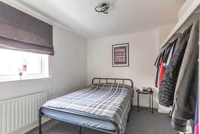 1 Bedroom Flat For Sale In Humber Street, Hilton, DE65