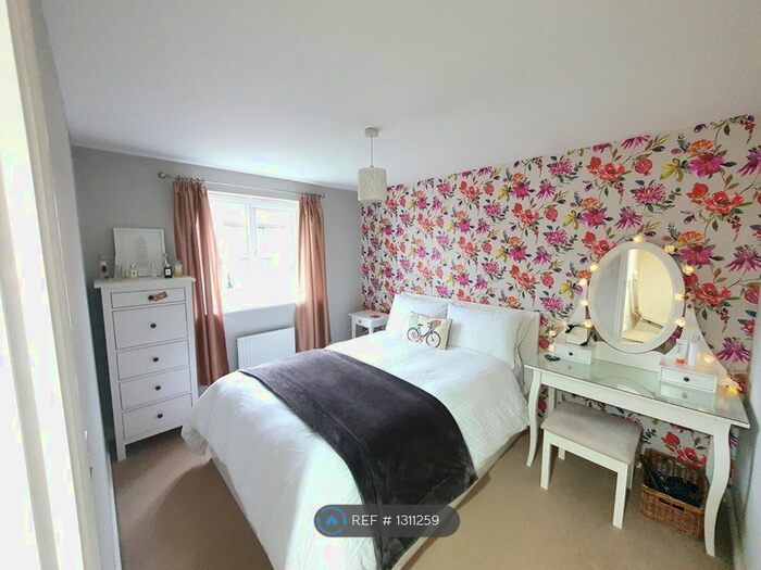 3 Bedroom Semi-Detached House To Rent In Scholars Rise, Middlesbrough, TS4