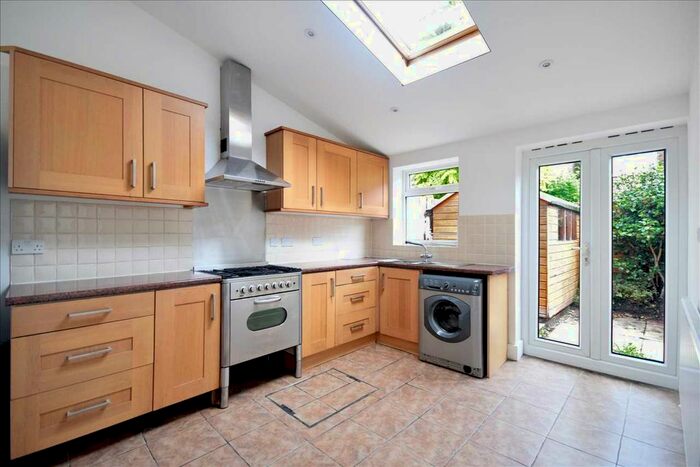 1 Bedroom Maisonette To Rent In Warren Road, Colliers Wood, London, SW19