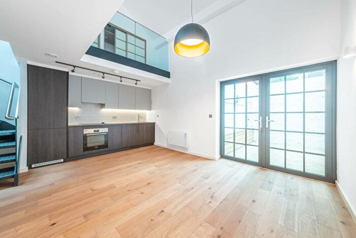 1 Bedroom Flat To Rent In Highgate Road, Kentish Town, London, NW5