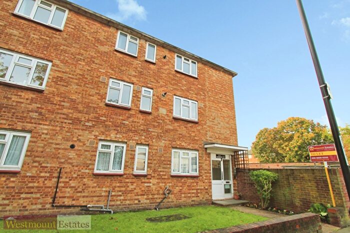 2 Bedroom Flat To Rent In Glenure Road, Eltham, SE9
