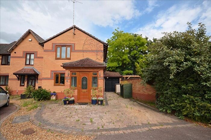 3 Bedroom Detached House For Sale In Richardson Way, Raunds, Northamptonshire, NN9