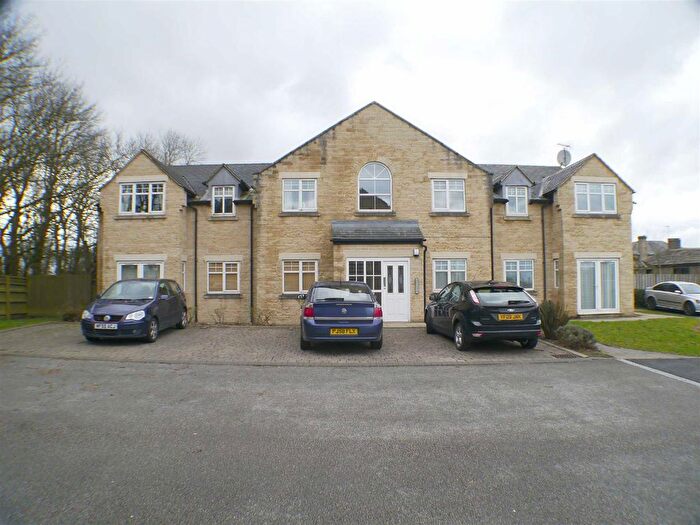 2 Bedroom Flat To Rent In Upper Fawth Close, Queensbury, Bradford, BD13