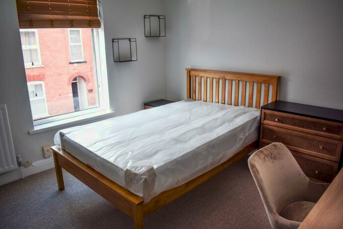 4 Bedroom Terraced House To Rent In Thesiger Street - Bed, LN5