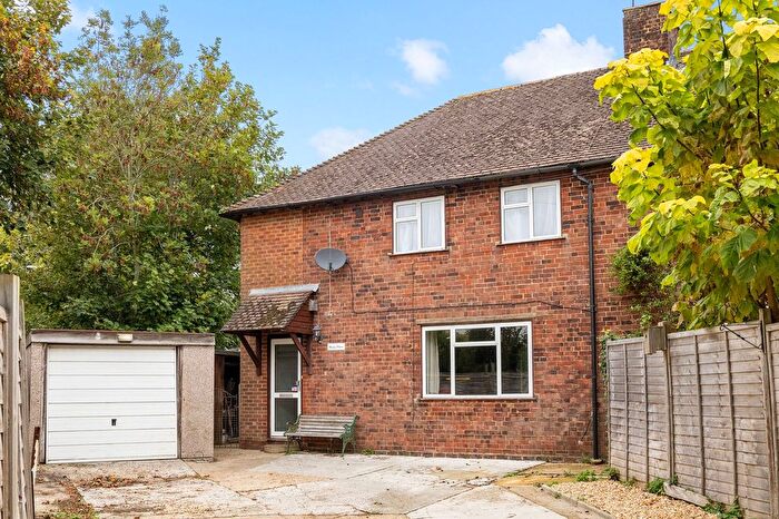 3 Bedroom Semi-Detached House For Sale In Thornscroft, Steyning, BN44