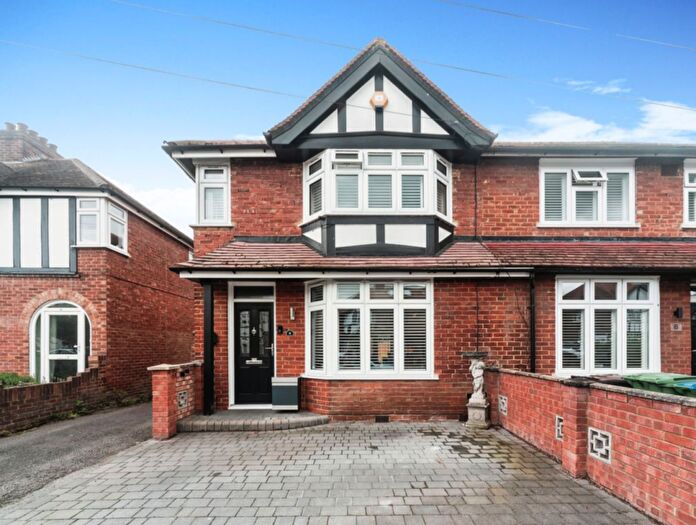3 Bedroom End Of Terrace House For Sale In Garden Road, Walton-on-Thames, KT12