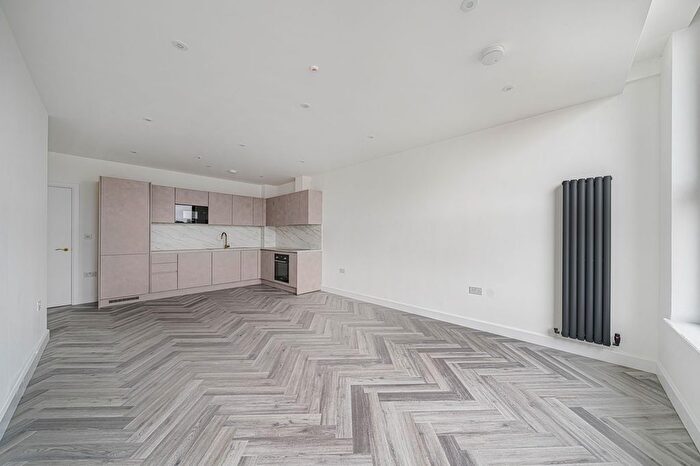 2 Bedroom Flat To Rent In Flat Telegraph House, - Hythe Street, Dartford, Kent, DA1