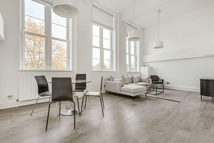 3 Bedroom Flat To Rent In Shillington Old School, Este Road, SW11