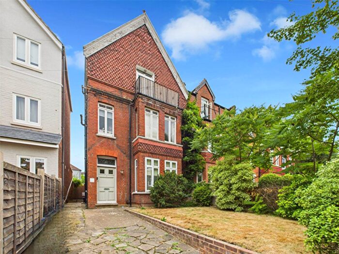 2 Bedroom Flat To Rent In Oxford Road, Teddington, TW11